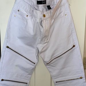 Men’s white jeans with decorative zippers